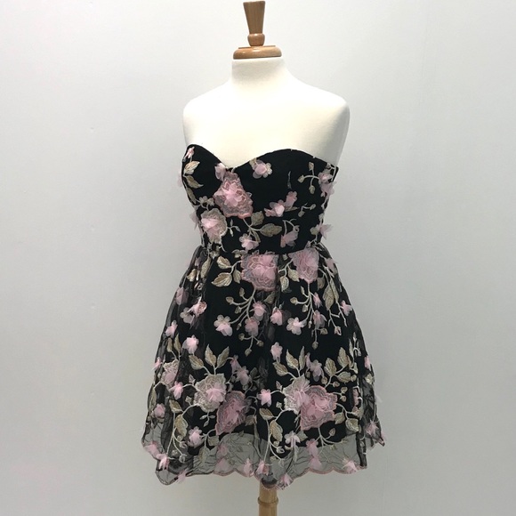 L’atiste Cocktail Floral Fit and Flare Dress - Picture 1 of 6